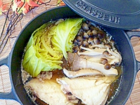 塩麹と肝で濃厚スープ☆カワハギのキャベツ鍋